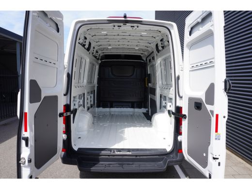 Volkswagen Crafter 30 2.0 TDI L3H3 177 PK Aut. Exclusive, LED koplampen, Adaptive cruise control, Alarm, Stuurverwar... ActivLease financial lease