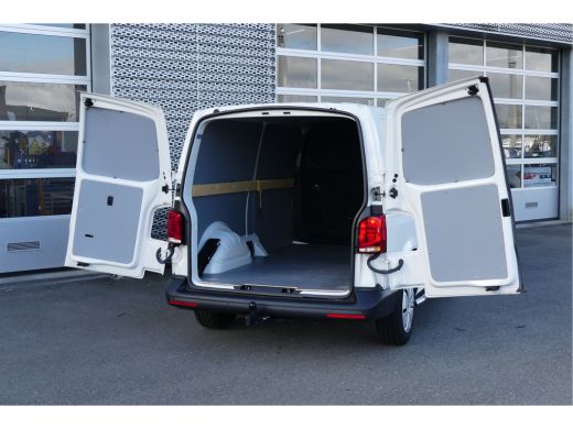 Volkswagen Transporter 110 PK | L2 | Airco | App Connect | Trekhaak | Betimmering | PDC | Cruise ActivLease financial lease
