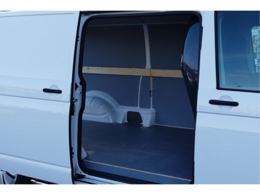 Volkswagen Transporter 110 PK | L2 | Airco | App Connect | Trekhaak | Betimmering | PDC | Cruise ActivLease financial lease