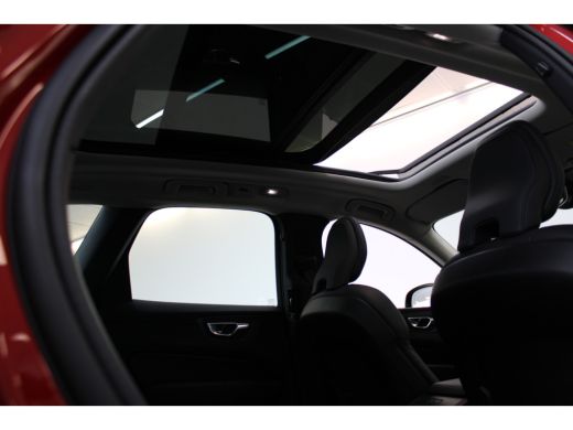 Volvo  XC60 Volvo T6 350PK Ultimate Dark | Trekhaak | 360° Camera | HUD | Keyless | Panoramadak ActivLease financial lease