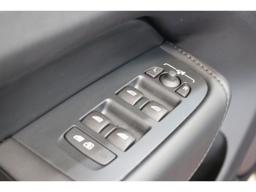 Volvo  XC60 Volvo T6 350PK Ultimate Dark | Trekhaak | 360° Camera | HUD | Keyless | Panoramadak ActivLease financial lease