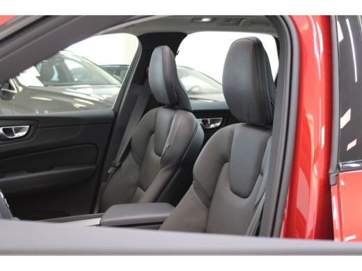 Volvo  XC60 Volvo T6 350PK Ultimate Dark | Trekhaak | 360° Camera | HUD | Keyless | Panoramadak ActivLease financial lease