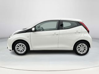 Toyota Aygo 1.0 VVT-i x-play limited | Carplay | Airco | Parkeercamera | Lederen stuurwiel |