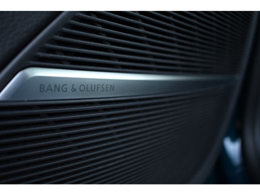 Audi Q8 55 TFSI e quattro S-Line S-zetels Pano Trekhaak B&O ACC Softclose ActivLease financial lease