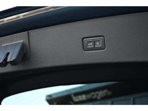Audi Q8 55 TFSI e quattro S-Line S-zetels Pano Trekhaak B&O ACC Softclose ActivLease financial lease