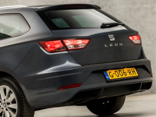 Seat León ST 1.0 TSI Sport (APPLE CARPLAY, NAVIGATIE, CLIMATE, CAMERA, KEYLESS, SPORTSTOELEN, GETINT GLAS, LAN... ActivLease financial lease