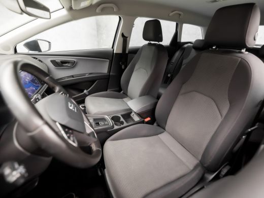 Seat León ST 1.0 TSI Sport (APPLE CARPLAY, NAVIGATIE, CLIMATE, CAMERA, KEYLESS, SPORTSTOELEN, GETINT GLAS, LAN... ActivLease financial lease