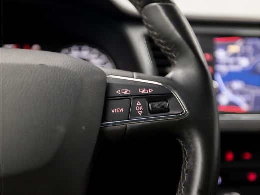 Seat León ST 1.0 TSI Sport (APPLE CARPLAY, NAVIGATIE, CLIMATE, CAMERA, KEYLESS, SPORTSTOELEN, GETINT GLAS, LAN... ActivLease financial lease