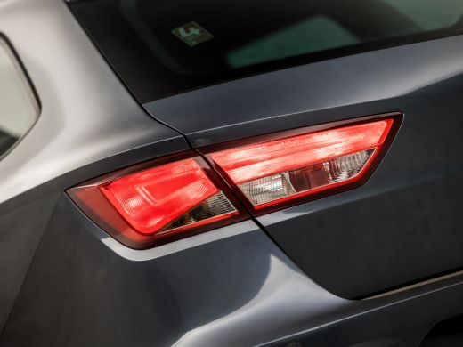 Seat León ST 1.0 TSI Sport (APPLE CARPLAY, NAVIGATIE, CLIMATE, CAMERA, KEYLESS, SPORTSTOELEN, GETINT GLAS, LAN... ActivLease financial lease