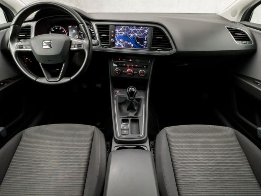 Seat León ST 1.0 TSI Sport (APPLE CARPLAY, NAVIGATIE, CLIMATE, CAMERA, KEYLESS, SPORTSTOELEN, GETINT GLAS, LAN... ActivLease financial lease
