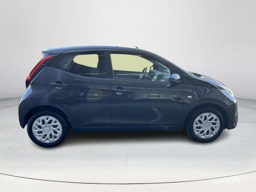 Toyota Aygo 1.0 VVT-i x-play ActivLease financial lease