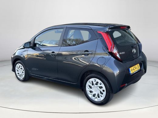 Toyota Aygo 1.0 VVT-i x-play ActivLease financial lease