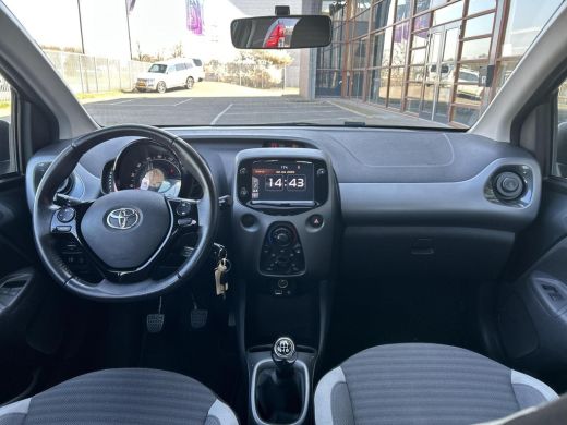 Toyota Aygo 1.0 VVT-i x-play ActivLease financial lease
