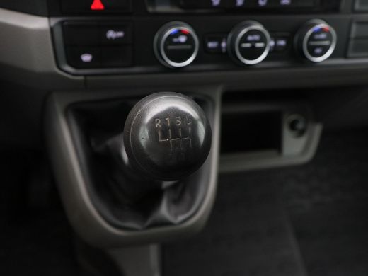 Volkswagen Crafter 35 2.0 TDi 140 Pk L3 DC Comfortline | Open Laadbak | 6 Zitplaatsen | Cruise Control | Privacy Gla... ActivLease financial lease