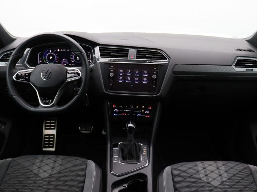 Volkswagen Tiguan 1.4 TSI eHybrid R-Line Business+ 245PK DSG Full led, trekhaak, adaptive cruise met travel assist,... ActivLease financial lease