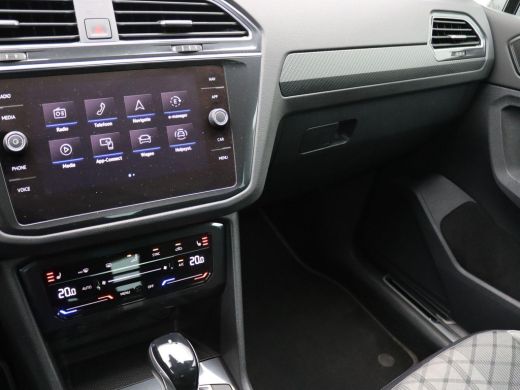 Volkswagen Tiguan 1.4 TSI eHybrid R-Line Business+ 245PK DSG Full led, trekhaak, adaptive cruise met travel assist,... ActivLease financial lease