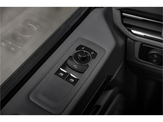 Volkswagen Transporter 2024 | Bulli | L1 | 170 pk Automaat | Digitaal Display ActivLease financial lease