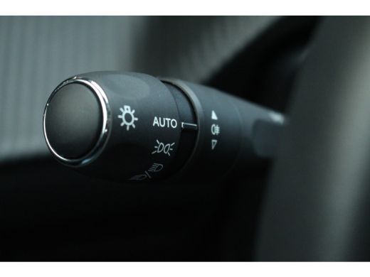 Peugeot 2008 Peugeot 1.2 Hybrid 136 e-DCS6 Allure | Adap. Cruise C | 360 Cam | CarPlay | Climate C. | | Adap. ... ActivLease financial lease