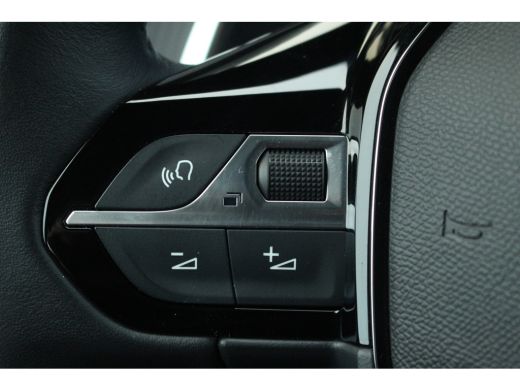 Peugeot 2008 Peugeot 1.2 Hybrid 136 e-DCS6 Allure | Adap. Cruise C | 360 Cam | CarPlay | Climate C. | | Adap. ... ActivLease financial lease