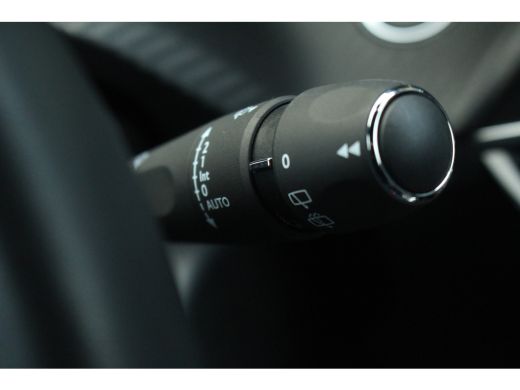 Peugeot 2008 Peugeot 1.2 Hybrid 136 e-DCS6 Allure | Adap. Cruise C | 360 Cam | CarPlay | Climate C. | | Adap. ... ActivLease financial lease