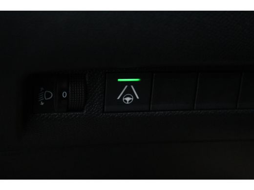 Peugeot 2008 Peugeot 1.2 Hybrid 136 e-DCS6 Allure | Adap. Cruise C | 360 Cam | CarPlay | Climate C. | | Adap. ... ActivLease financial lease