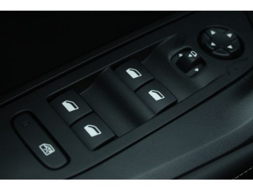 Peugeot 2008 Peugeot 1.2 Hybrid 136 e-DCS6 Allure | Adap. Cruise C | 360 Cam | CarPlay | Climate C. | | Adap. ... ActivLease financial lease