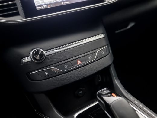 Peugeot 308 SW 1.2 PureTech Sport Automaat (APPLE CARPLAY, GROOT NAVI, 360 CAMERA, ADAPTIVE CRUISE, GETINT GL... ActivLease financial lease