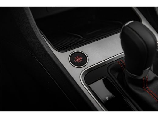 Seat Ateca 1.5 TSI FR Business Intense | Stoel + Stuur verw. | Keyless | 19 inch | Camera | Navi | ActivLease financial lease