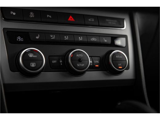 Seat Ateca 1.5 TSI FR Business Intense | Stoel + Stuur verw. | Keyless | 19 inch | Camera | Navi | ActivLease financial lease