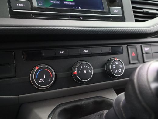 Volkswagen Transporter 2.0 TDI L2H1 + LED | 20 INCH LMV | TREEPLANKEN | APPLE CARPLAY | TREKHAAK ActivLease financial lease