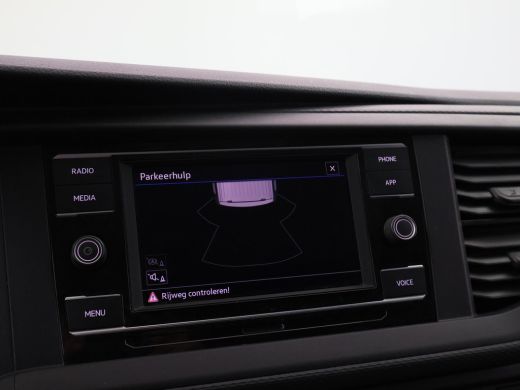 Volkswagen Transporter 2.0 TDI L2H1 + LED | 20 INCH LMV | TREEPLANKEN | APPLE CARPLAY | TREKHAAK ActivLease financial lease
