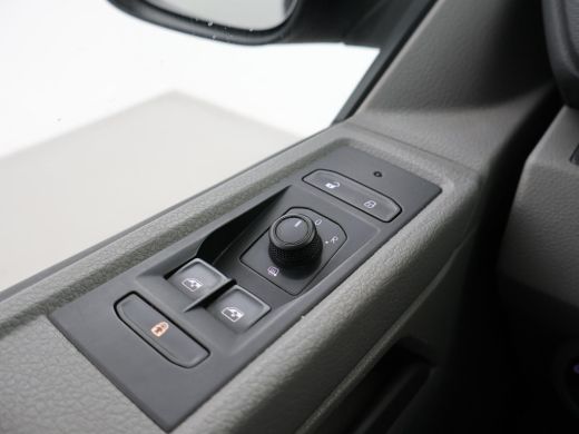 Volkswagen Transporter 2.0 TDI L2H1 + LED | 20 INCH LMV | TREEPLANKEN | APPLE CARPLAY | TREKHAAK ActivLease financial lease