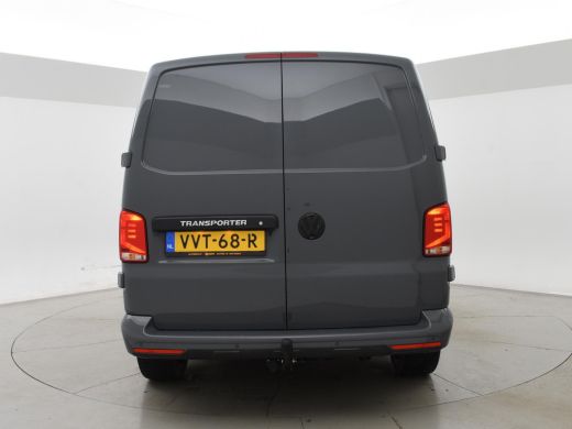 Volkswagen Transporter 2.0 TDI L2H1 + LED | 20 INCH LMV | TREEPLANKEN | APPLE CARPLAY | TREKHAAK ActivLease financial lease