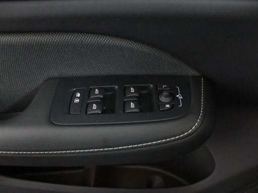 Volvo  V60 Volvo T6 AWD Plus Dark | Adaptieve cruise control incl. BLIS | Standkachel |Stoel & stuurwielverw... ActivLease financial lease