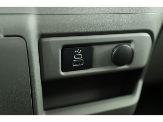 Ford Transit Custom 320 2.0 TDCI 136 pk L2H1 Limited Automaat | € 5.330,- Voorraad Voordeel | Achteruitrijcamera | Ap... ActivLease financial lease