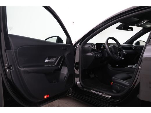 Mercedes A-Klasse 180 d Premium Plus Automaat, Half leder, Camera, Navigatie, ActivLease financial lease