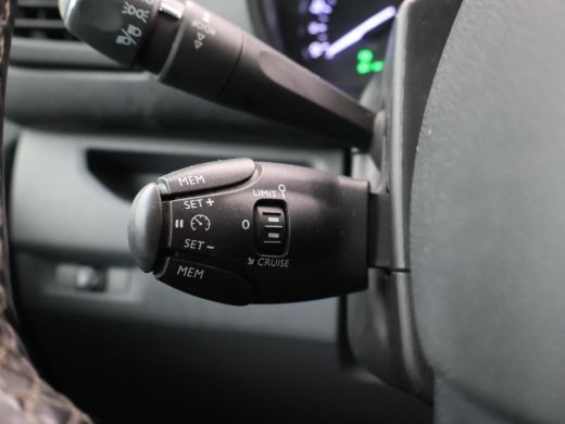 Opel Vivaro 2.0 CDTI 150 PK L2H1 INNOVATION + TREEPLANKEN | LMV | APPLE CARPLAY | CAMERA | TREKHAAK ActivLease financial lease