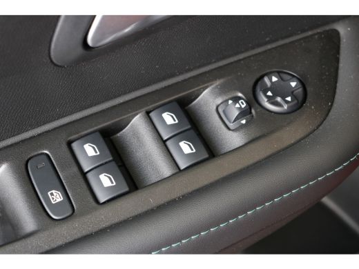 Peugeot 208 Peugeot 1.2 PureTech Blue Lease Allure 100pk | Navi | Parkeersensoren A. | Cruise control | LMV 1... ActivLease financial lease