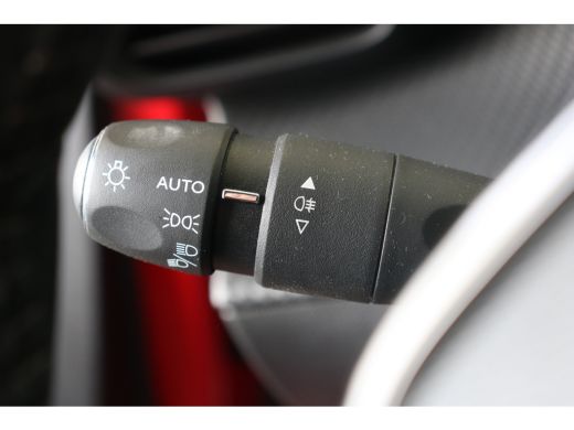Peugeot 208 Peugeot 1.2 PureTech Blue Lease Allure 100pk | Navi | Parkeersensoren A. | Cruise control | LMV 1... ActivLease financial lease