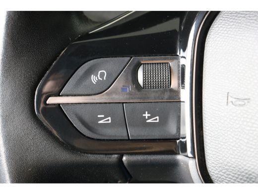 Peugeot 208 Peugeot 1.2 PureTech Blue Lease Allure 100pk | Navi | Parkeersensoren A. | Cruise control | LMV 1... ActivLease financial lease