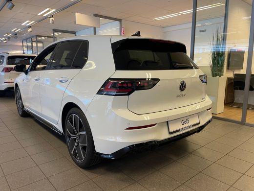 Volkswagen Golf Volkswagen R-Line Edition Inclusief €2000,- inruilvoordeel | | 'App-Connect' draadloze smartphone... ActivLease financial lease