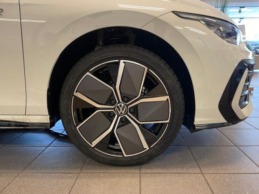 Volkswagen Golf Volkswagen R-Line Edition Inclusief €2000,- inruilvoordeel | | 'App-Connect' draadloze smartphone... ActivLease financial lease