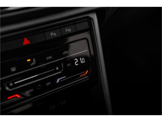 Volkswagen T-Roc 1.5 TSI Life Business DSG | Apple carPlay | Clima ActivLease financial lease