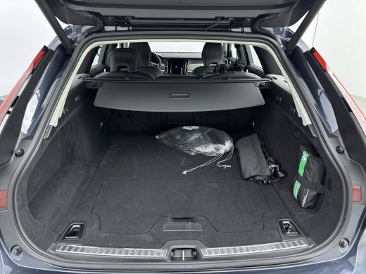 Volvo  V90 Volvo 2.0 T6 Plug-in hybrid AWD Plus Dark | Luchtvering | Trekhaak | Stoelventilatie | H&K Audio ... ActivLease financial lease