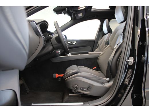 Volvo  XC60 Volvo T6 350PK AWD Ultra Black Edition | Luchtvering | 360º view | HUD | HK Audio | Adapt LED ActivLease financial lease