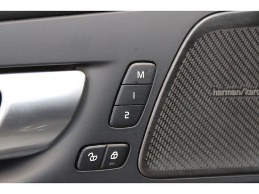 Volvo  XC60 Volvo T6 350PK AWD Ultra Black Edition | Luchtvering | 360º view | HUD | HK Audio | Adapt LED ActivLease financial lease