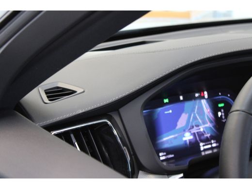 Volvo  XC60 Volvo T6 350PK AWD Ultra Black Edition | Luchtvering | 360º view | HUD | HK Audio | Adapt LED ActivLease financial lease