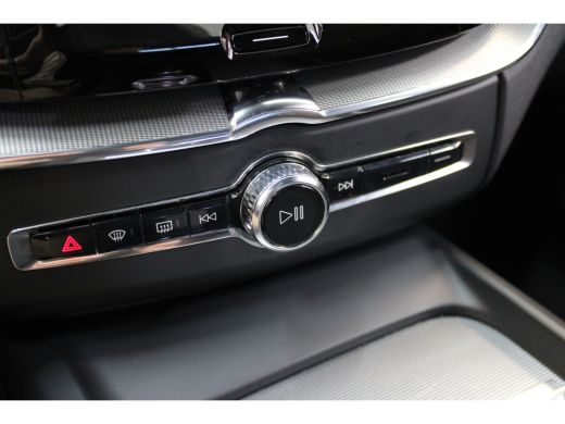 Volvo  XC60 Volvo T6 350PK AWD Ultra Black Edition | Luchtvering | 360º view | HUD | HK Audio | Adapt LED ActivLease financial lease