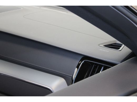 Volvo  XC60 Volvo T6 350PK AWD Ultra Black Edition | Luchtvering | 360º view | HUD | HK Audio | Adapt LED ActivLease financial lease