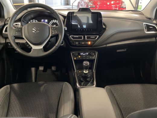 Suzuki S-Cross 1.4 Boosterjet Style Smart Hybrid Actie 2500,-€ SUV Voordeel !!! | Nieuw | 360 cam | Adaptieve Cr... ActivLease financial lease